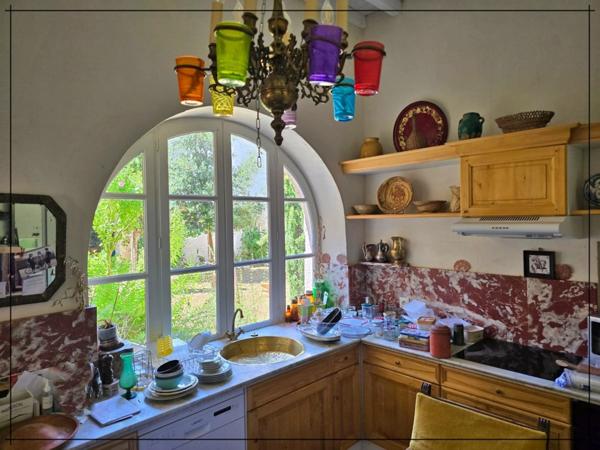 Magnifique maison située au coeur de la ville de Nérac, chargée d’histoire et d’architecture unique.