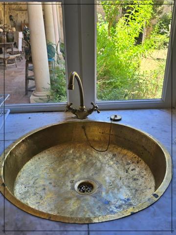 Magnifique maison située au coeur de la ville de Nérac, chargée d’histoire et d’architecture unique.