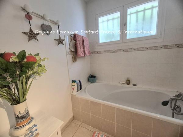 Charmante maison de plain-pied avec jardin arboré et garage, à 5kms de Duras