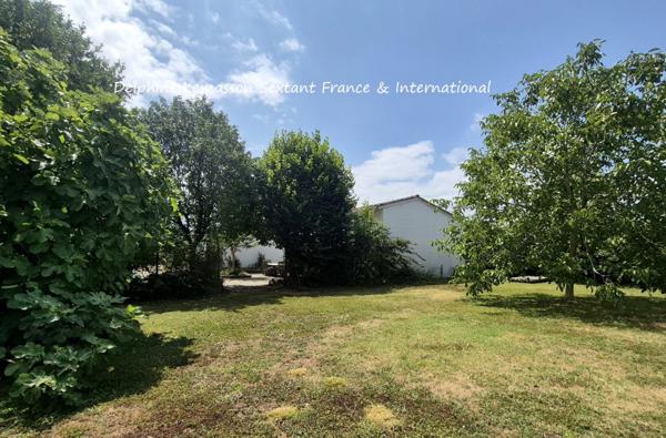 Charmante maison de plain-pied avec jardin arboré et garage, à 5kms de Duras