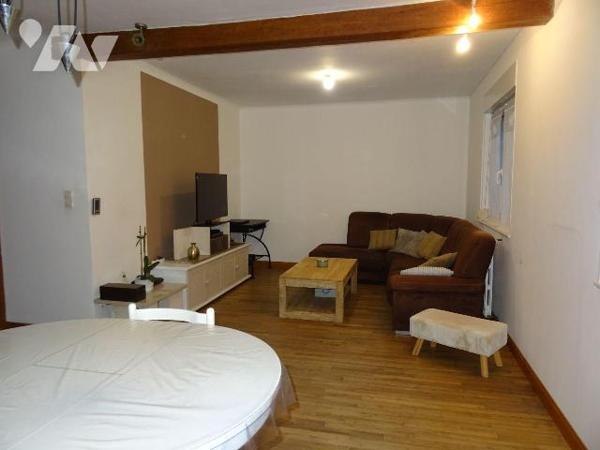 CHAUVIGNY, à proximité des commerces et services, maison en bon état offrant: une entrée, une c...