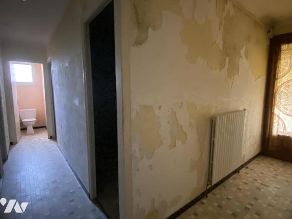 MAISON D'HABITATION A RENOVER ENTIEREMENT