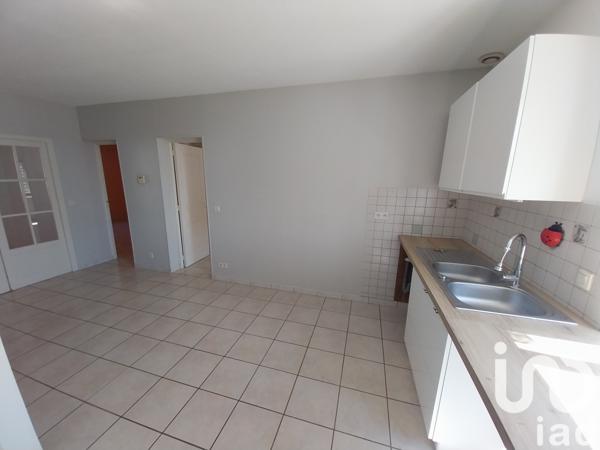 Location appartement 3 pièces 74 m² Tavaux