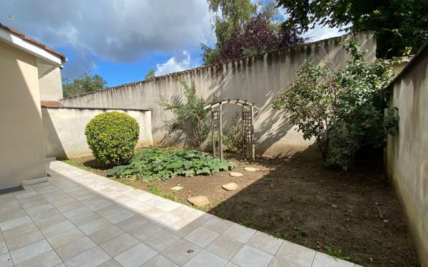 Maison à vendre    6 pièces •  Cailloux-sur-Fontaines