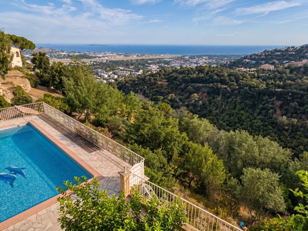 VILLA 6/7 pièces avec piscine, MAGNIFIQUE VUE MER et ILES !