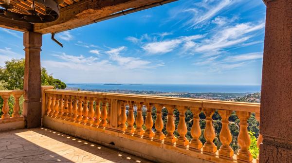 VILLA 6/7 pièces avec piscine, MAGNIFIQUE VUE MER et ILES !