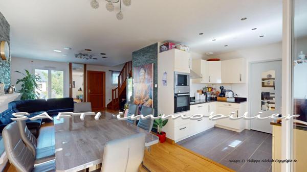 Maison contemporaine 164m2 - 5 chambres - dont un studio T2 indépendant – garage – véranda.