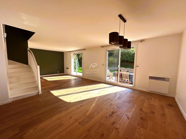 Maison 7 pièces - 163 m² - Lycée International Loyer 3 900 €/mois **  - Référence  17571