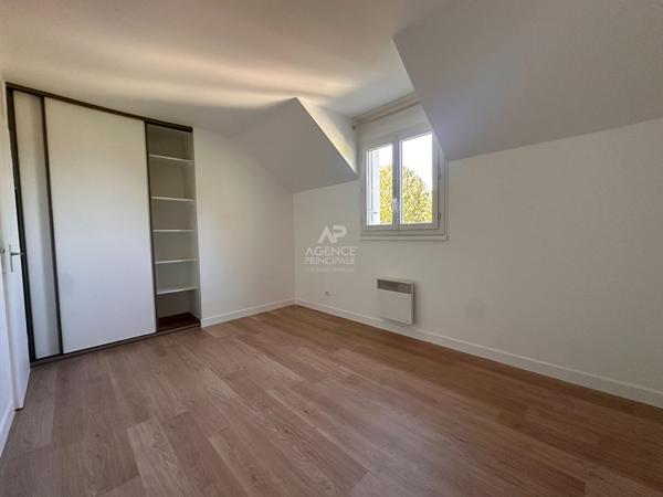 Maison 7 pièces - 163 m² - Lycée International Loyer 3 900 €/mois **  - Référence  17571