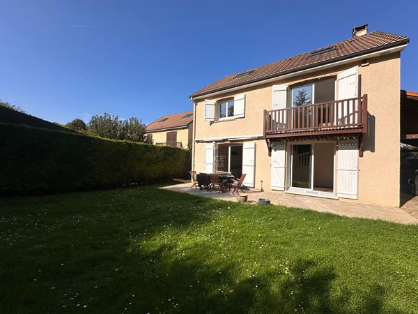 Maison 7 pièces - 163 m² - Lycée International Loyer 3 900 €/mois **  - Référence  17571