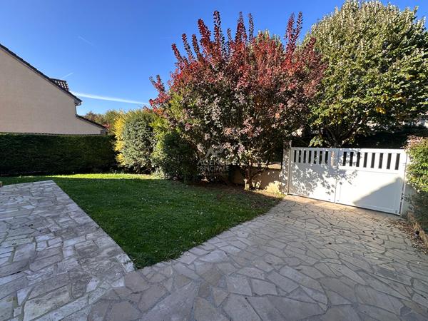 Maison 7 pièces - 163 m² - Lycée International Loyer 3 900 €/mois **  - Référence  17571