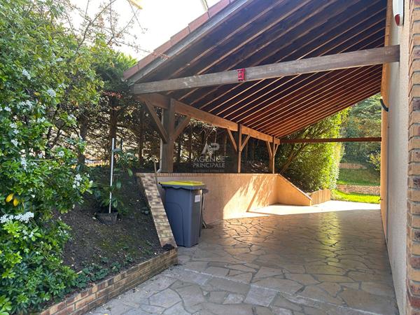 Maison 7 pièces - 163 m² - Lycée International Loyer 3 900 €/mois **  - Référence  17571