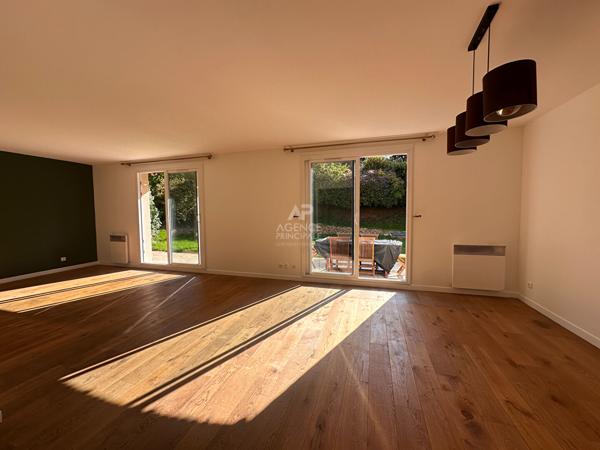 Maison 7 pièces - 163 m² - Lycée International Loyer 3 900 €/mois **  - Référence  17571