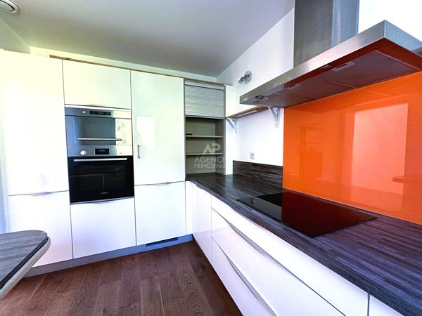 Maison 7 pièces - 163 m² - Lycée International Loyer 3 900 €/mois **  - Référence  17571