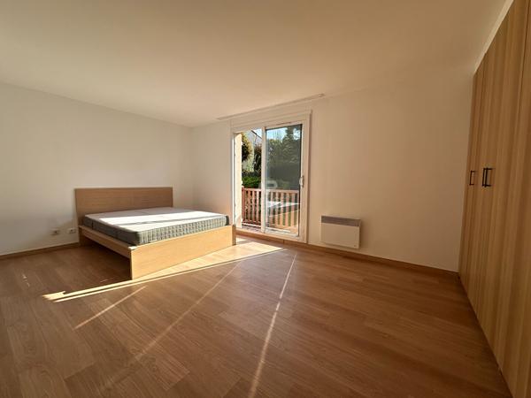 Maison 7 pièces - 163 m² - Lycée International Loyer 3 900 €/mois **  - Référence  17571