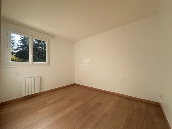 Maison 7 pièces - 163 m² - Lycée International Loyer 3 900 €/mois **  - Référence  17571