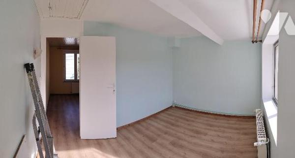 Nous vous proposons cette charmante maison à SAINT MARTIN BOULOGNE (62280) d'une superficie hab...