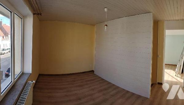 Nous vous proposons cette charmante maison à SAINT MARTIN BOULOGNE (62280) d'une superficie hab...