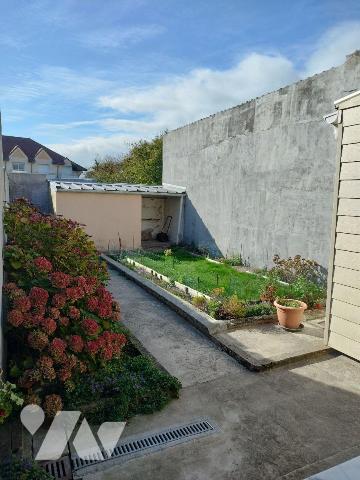 Nous vous proposons cette charmante maison à SAINT MARTIN BOULOGNE (62280) d'une superficie hab...