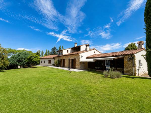 Maison
         9 pièces
        - 295 m² 489 000 € *