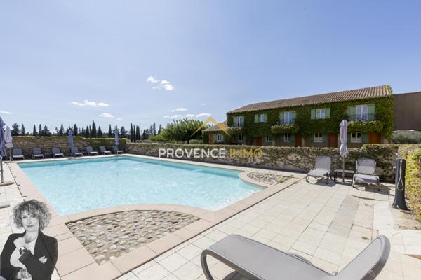 Saint-Rémy-de-Provence (13210) Propriété avec piscine et jardin dans une résidence prestigieuse