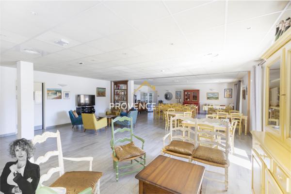 Saint-Rémy-de-Provence (13210) Propriété avec piscine et jardin dans une résidence prestigieuse