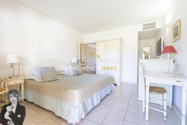 Saint-Rémy-de-Provence (13210) Propriété avec piscine et jardin dans une résidence prestigieuse