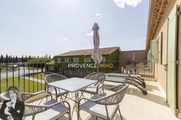 Saint-Rémy-de-Provence (13210) Propriété avec piscine et jardin dans une résidence prestigieuse