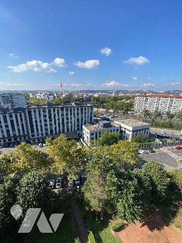 DERNIER ETAGE / RARE A LA VENTE / SECTEUR MONPLAISIR / APPARTEMENT T4 AVEC PARKING