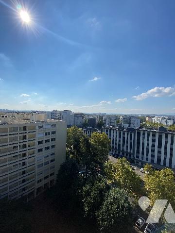 DERNIER ETAGE / RARE A LA VENTE / SECTEUR MONPLAISIR / APPARTEMENT T4 AVEC PARKING