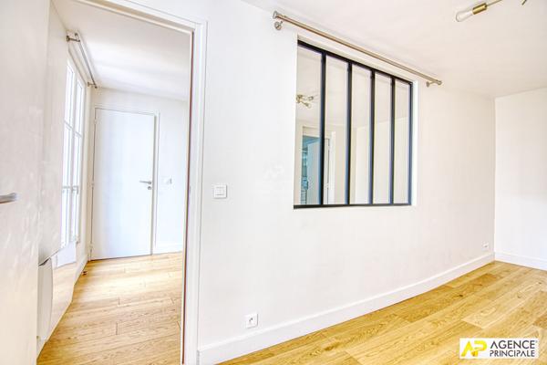 Versailles Notre-Dame Appartement duplex 3 pièces 62 m² au sol (42m² carrez) situé au 1er et dernier étage avec cave €415 000 ** - Référence 25939