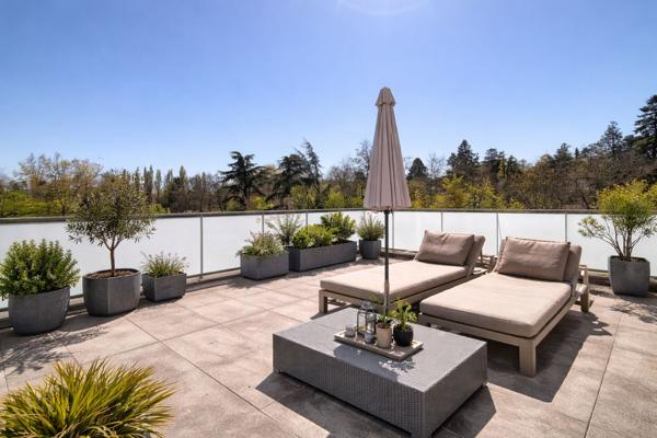 Exclusivité - Appartement T5 toit-terrasse Ecully 120m2 avec garage, piscine et terrasse de 70m2