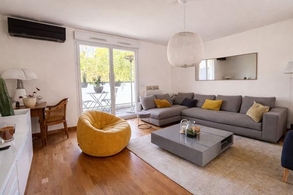 Exclusivité - Appartement T5 toit-terrasse Ecully 120m2 avec garage, piscine et terrasse de 70m2
