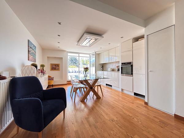 Exclusivité - Appartement T5 toit-terrasse Ecully 120m2 avec garage, piscine et terrasse de 70m2