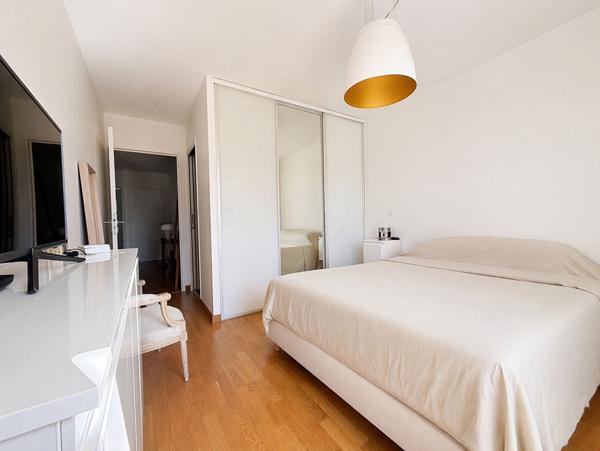 Exclusivité - Appartement T5 toit-terrasse Ecully 120m2 avec garage, piscine et terrasse de 70m2