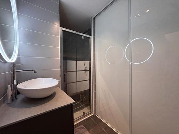 Exclusivité - Appartement T5 toit-terrasse Ecully 120m2 avec garage, piscine et terrasse de 70m2