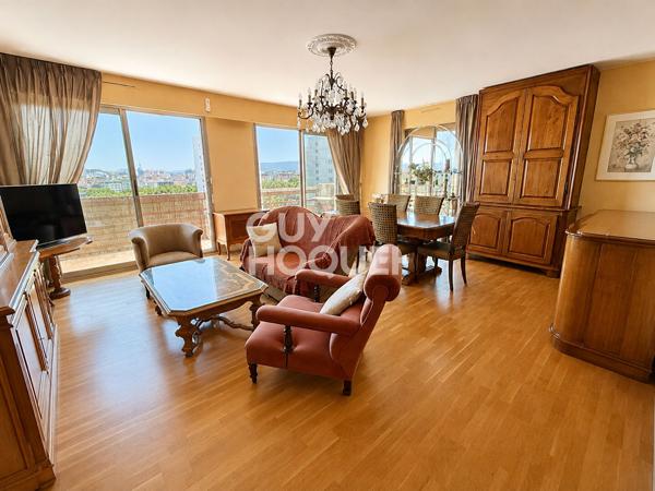 CLERMONT FERRAND- Appartement dernier étage 94 m2, balcons et parking