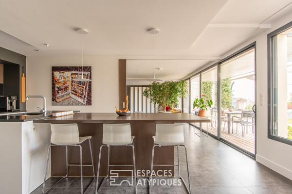 Discrète maison d’architecte avec piscine