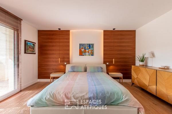 Discrète maison d’architecte avec piscine