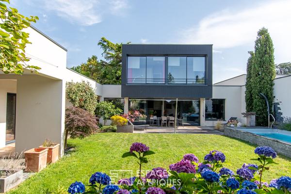 Discrète maison d’architecte avec piscine