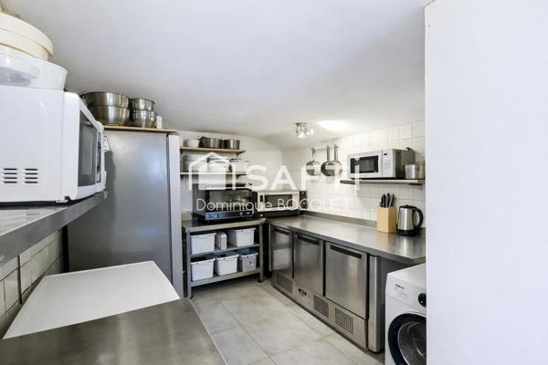 Pas de porte TOUS COMMERCES, actuellement à usage de restaurant pizzeria, fermé depuis 18 mois
