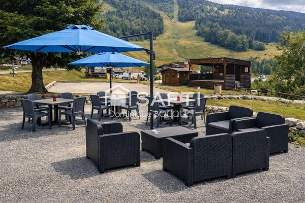 Pas de porte TOUS COMMERCES, actuellement à usage de restaurant pizzeria, fermé depuis 18 mois