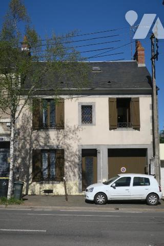 Maison T5 - Cave - Garage - Cour. 105 m² cadastré.