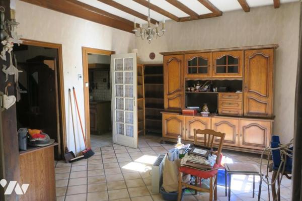 Maison T5 - Cave - Garage - Cour. 105 m² cadastré.