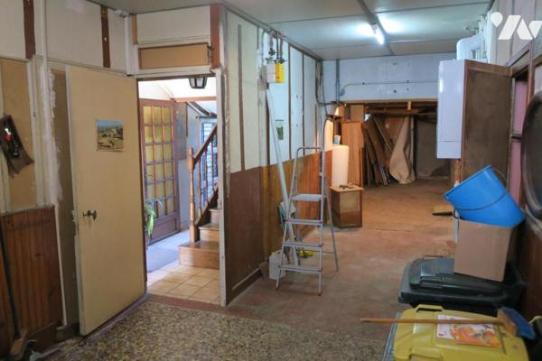 Maison T5 - Cave - Garage - Cour. 105 m² cadastré.