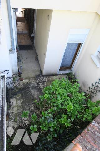 Maison T5 - Cave - Garage - Cour. 105 m² cadastré.