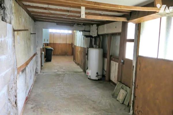 Maison T5 - Cave - Garage - Cour. 105 m² cadastré.