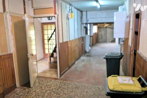Maison T5 - Cave - Garage - Cour. 105 m² cadastré.