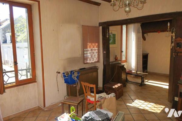 Maison T5 - Cave - Garage - Cour. 105 m² cadastré.