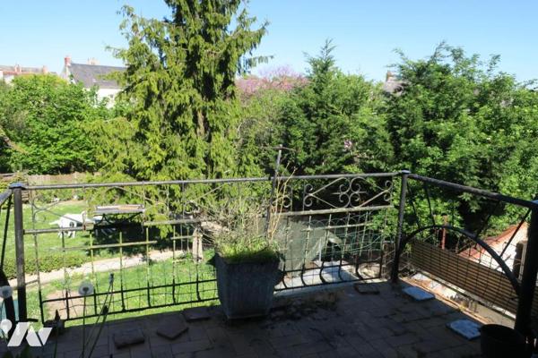 Maison T5 - Cave - Garage - Cour. 105 m² cadastré.